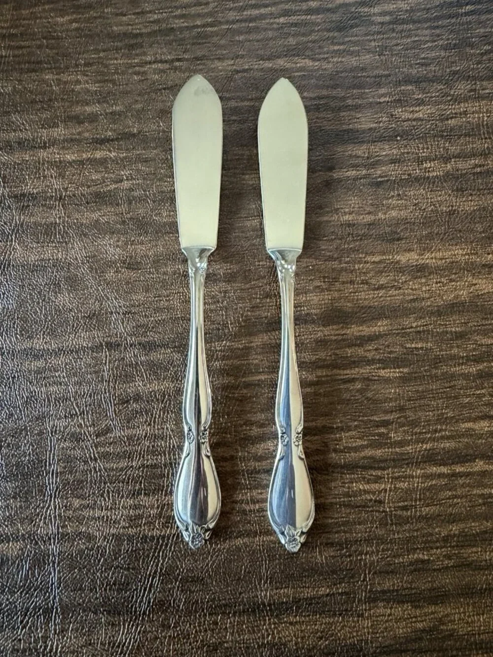 Set of 2 Oneida Community Chatelaine Stainless Master Butter Knives Flatware